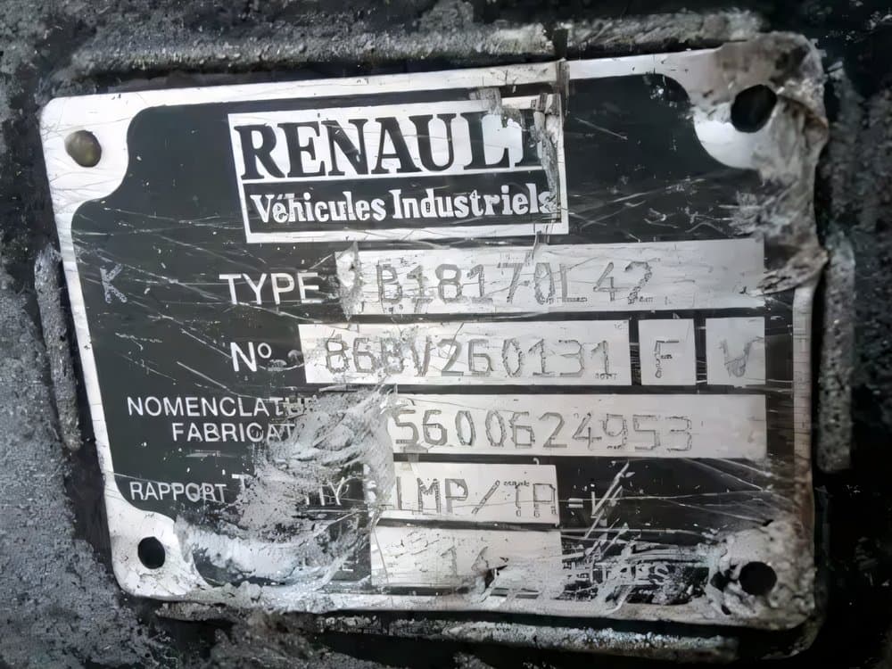 Табличка КПП Renault Véhicules Industriels с типом B181 0L42