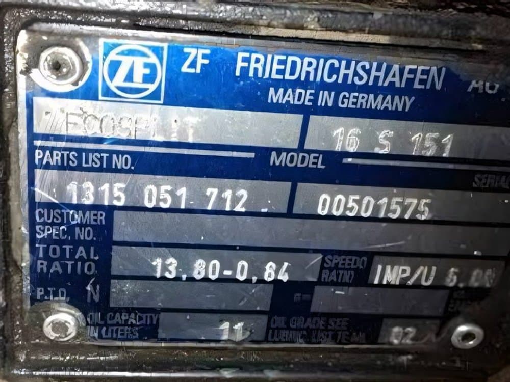 Табличка КПП ZF Friedrichshafen с моделью 16 S 151